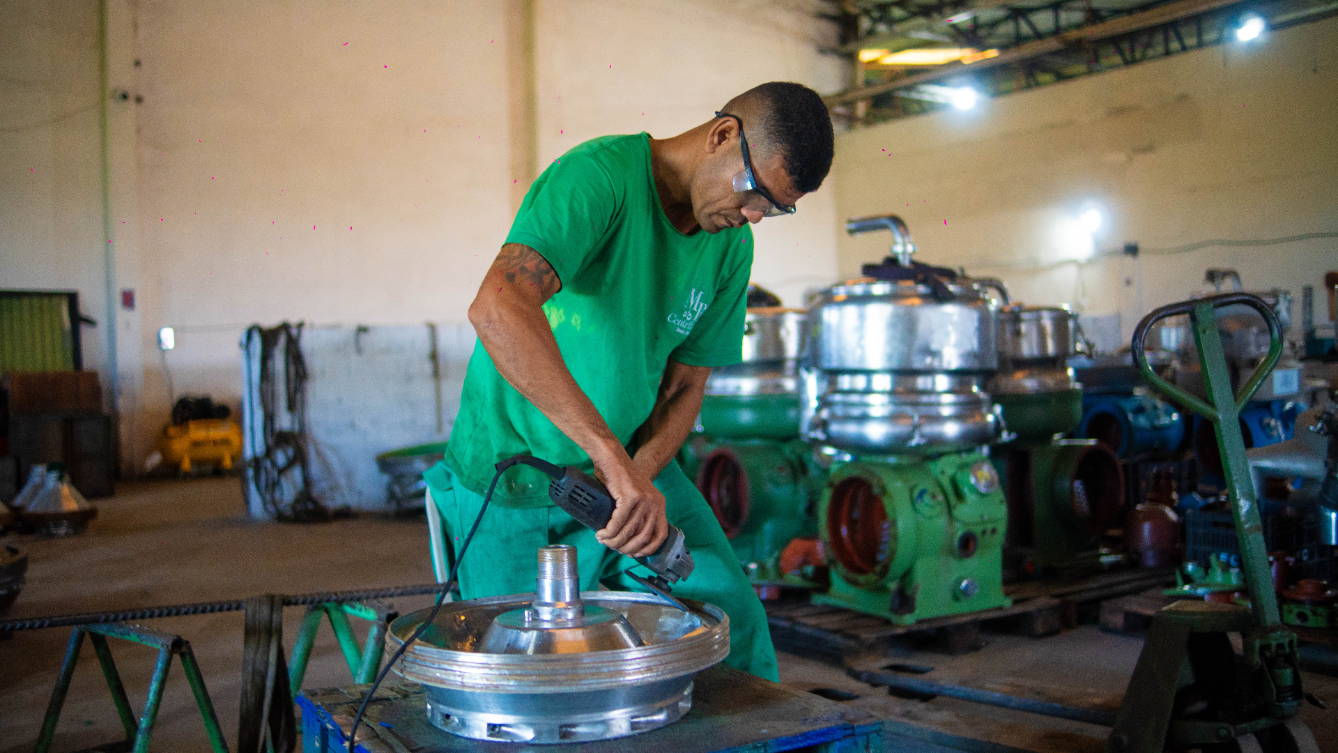 Centrífuga industrial em operação na MB Centrífugas
