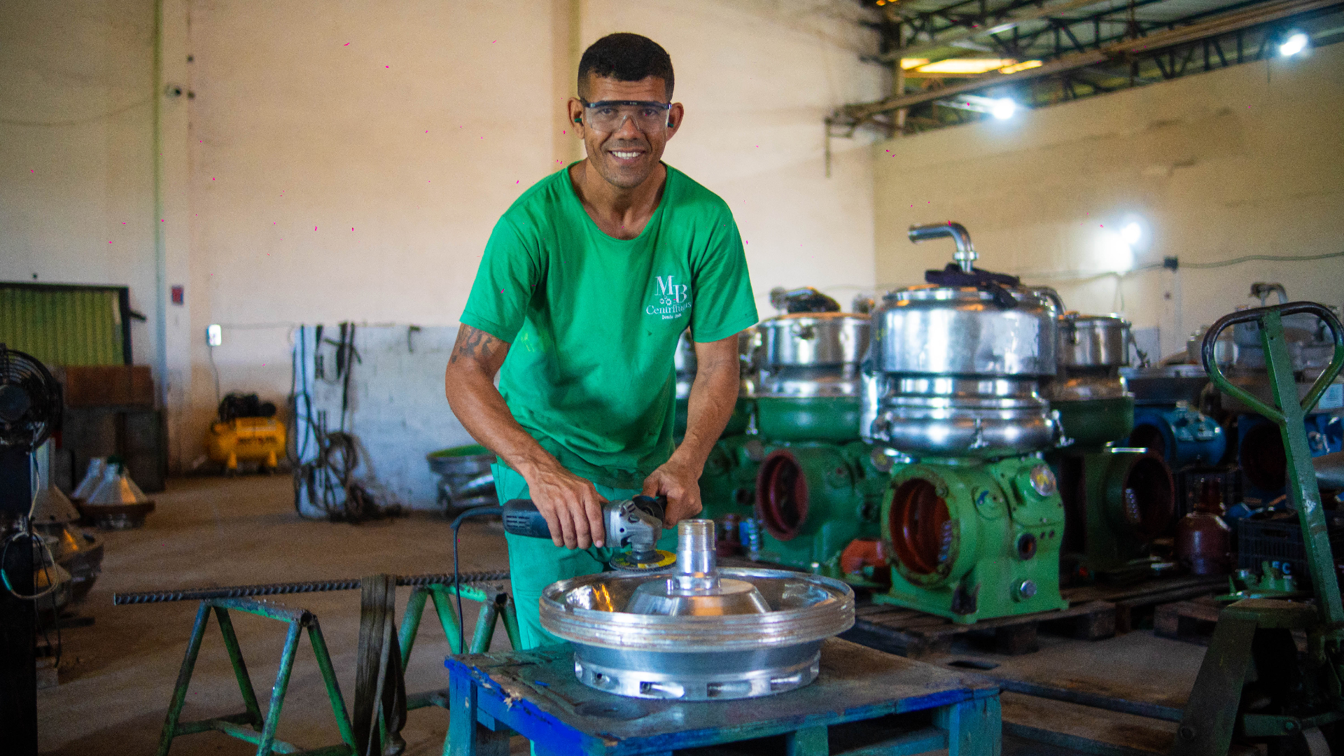 Centrífuga industrial em operação na MB Centrífugas